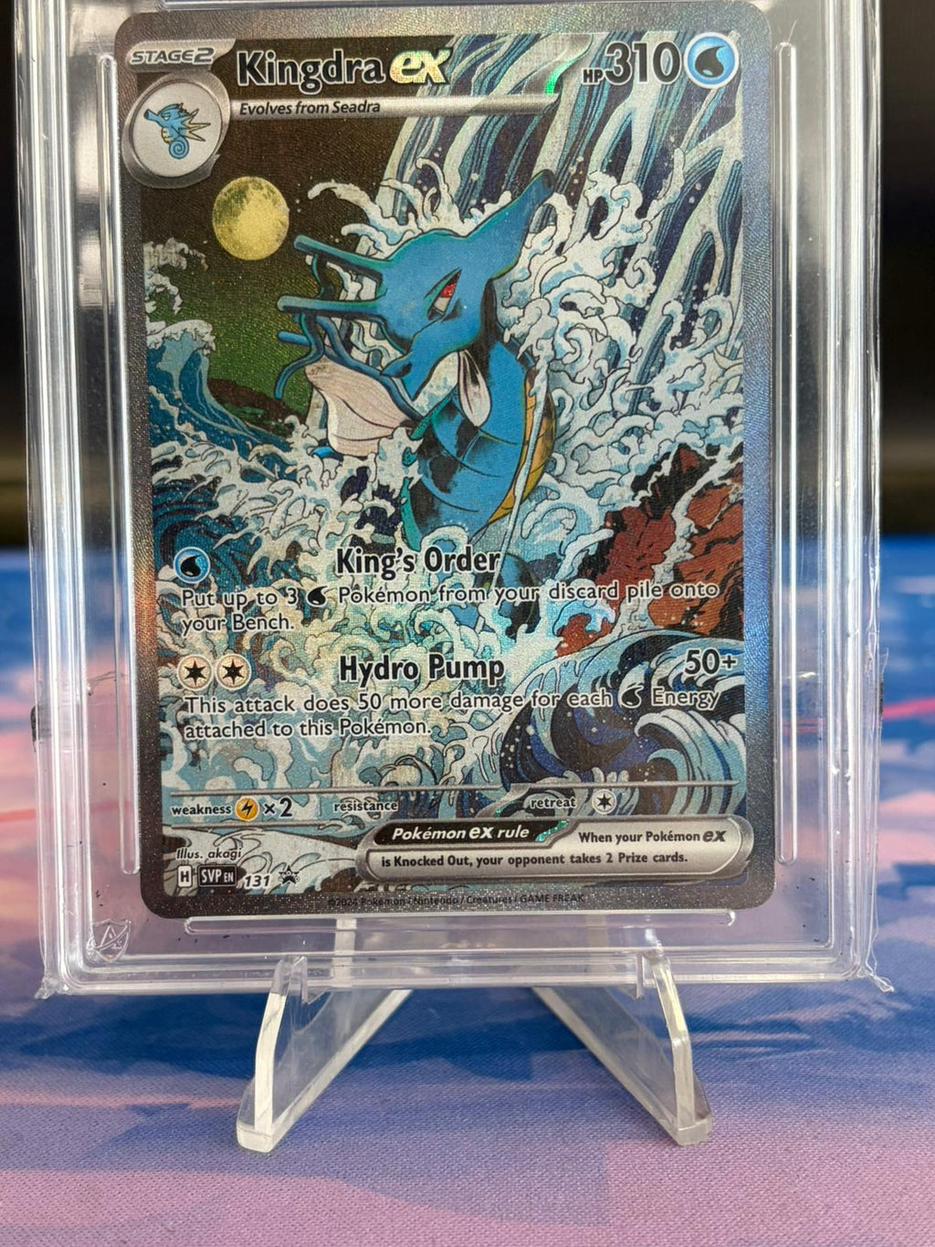 ACE 10 - KINGDRA EX 131 PROMO (2024 Shrouded Fable Black Star Promo)