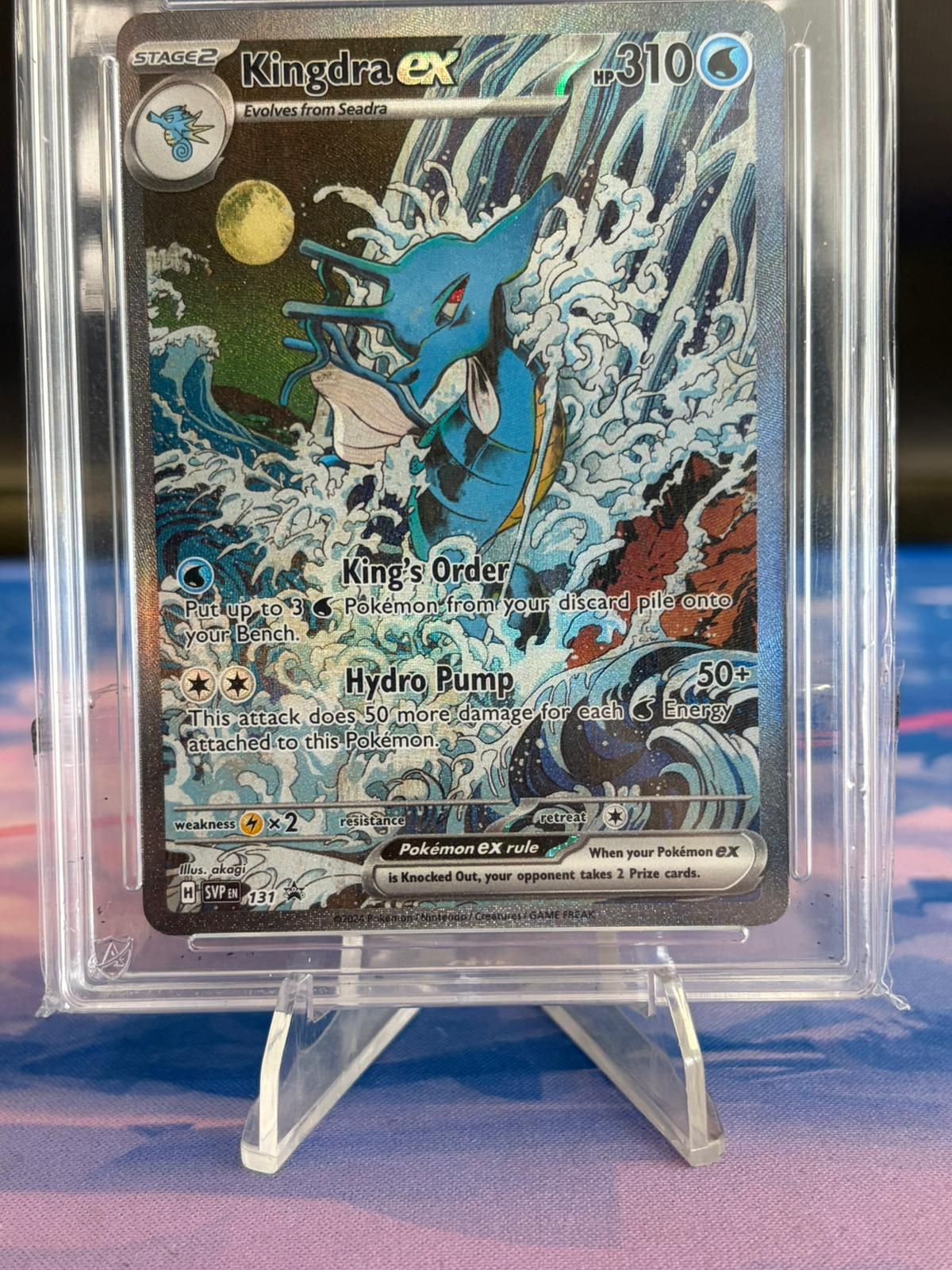 ACE 10 - KINGDRA EX 131 PROMO (2024 Shrouded Fable Black Star Promo)